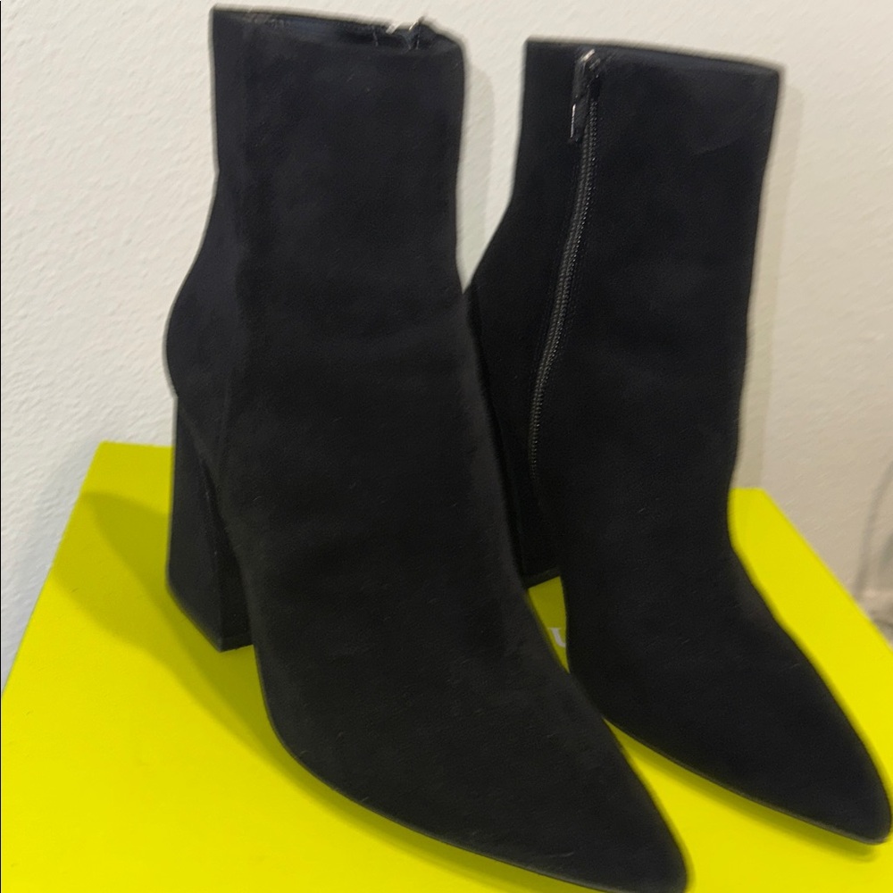 Gianni Bini Black Suede Block Heel Boots size 8